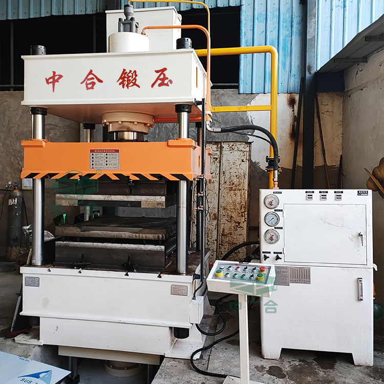 250噸三梁四柱液壓機(jī).jpg 250噸三梁四柱液壓機(jī).jpg