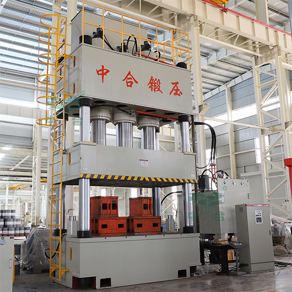 1500噸三梁四柱液壓機.jpg 1500噸三梁四柱液壓機.jpg