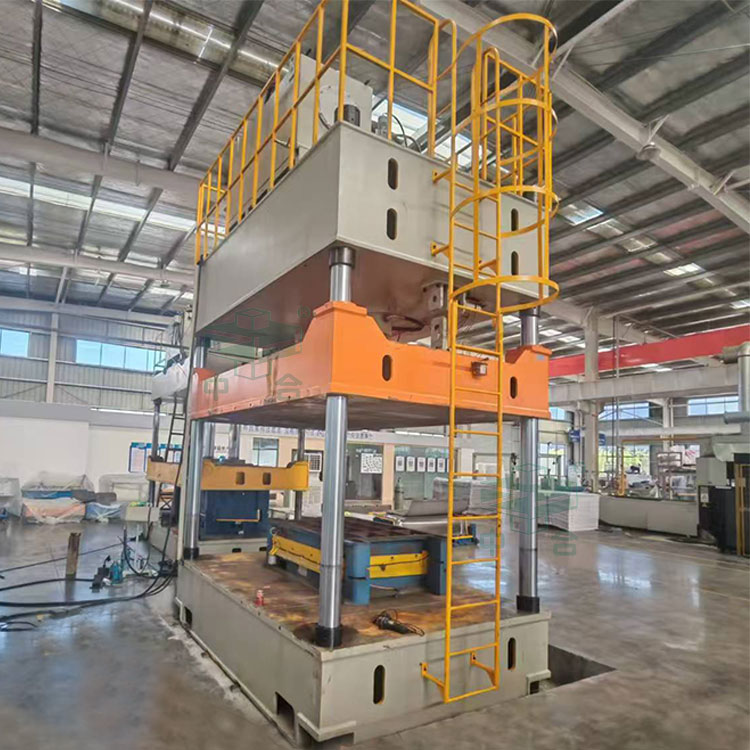 315噸三梁四柱液壓機現(xiàn)場.jpg 315噸三梁四柱液壓機現(xiàn)場.jpg