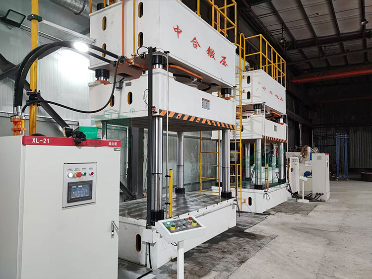 630噸四柱液壓機(jī).jpg 630噸四柱液壓機(jī).jpg