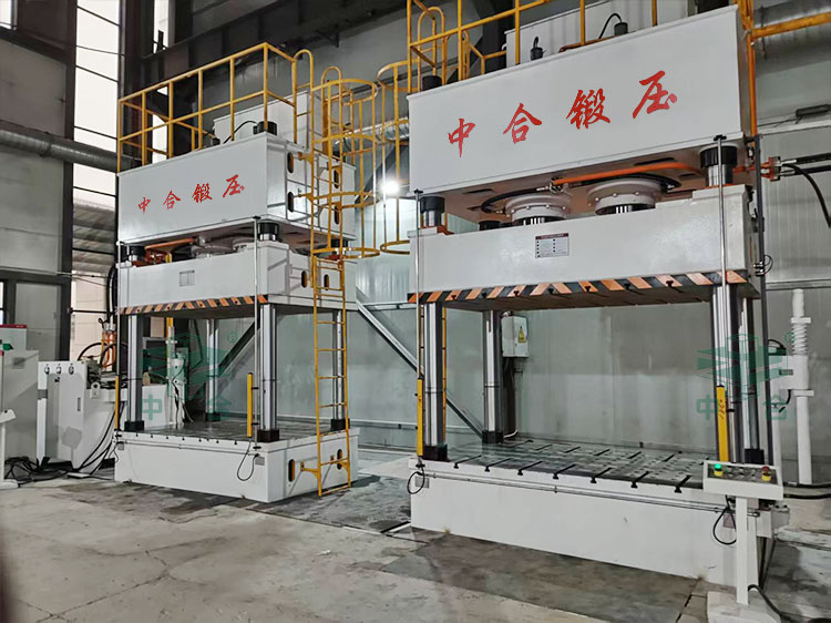 630噸拉伸液壓機(jī)現(xiàn)場(chǎng).jpg 630噸拉伸液壓機(jī)現(xiàn)場(chǎng).jpg