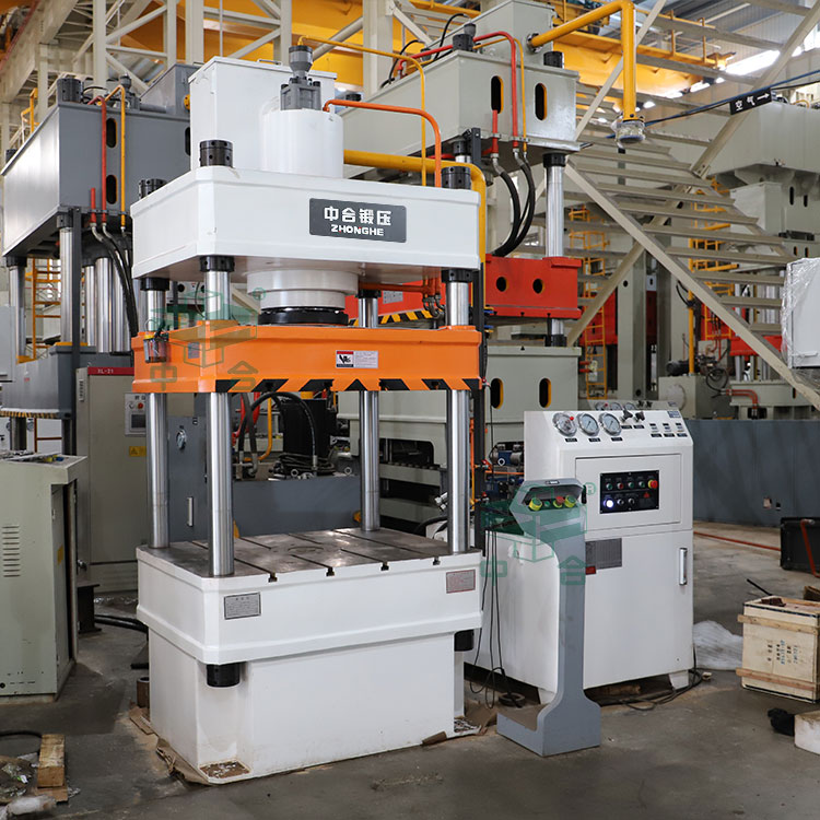 200噸四柱液壓機(jī)車(chē)間實(shí)物.jpg 200噸四柱液壓機(jī)車(chē)間實(shí)物.jpg