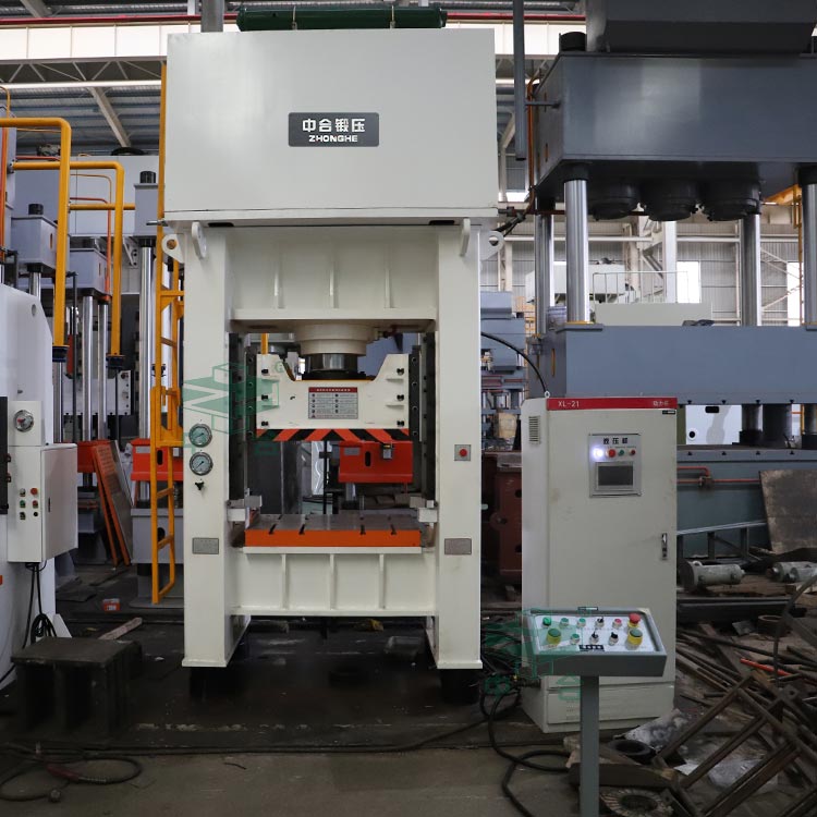 200噸框架式液壓機.jpg 200噸框架式液壓機.jpg