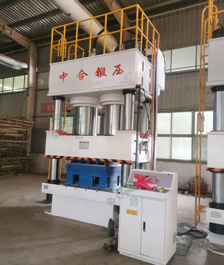 1800噸木屑托盤液壓機(jī).jpg 1800噸木屑托盤液壓機(jī).jpg