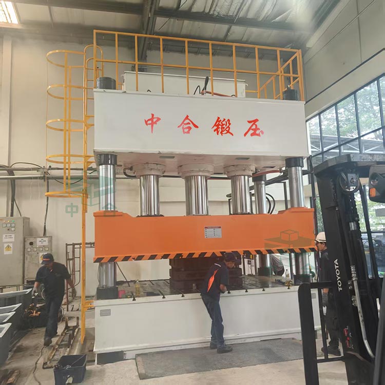 1000噸四柱液壓機.jpg 1000噸四柱液壓機.jpg