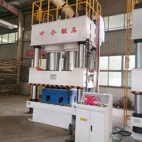 1800噸木屑托盤液壓機(jī)