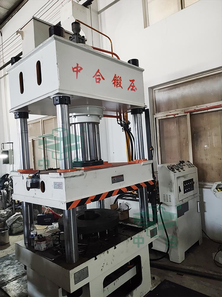 200噸四柱液壓機(jī).jpg 200噸四柱液壓機(jī).jpg