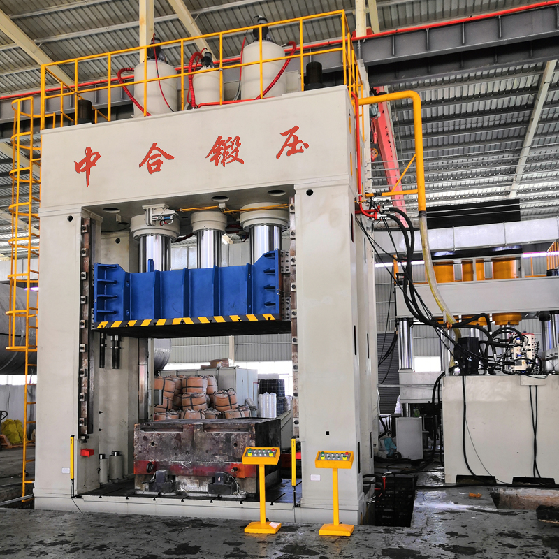 2000噸框架式油壓機(jī) 2000噸框架式油壓機(jī)