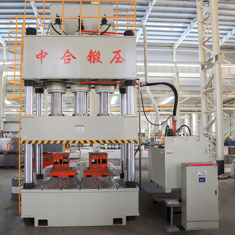 1500噸四柱液壓機(jī) 1500噸四柱液壓機(jī)