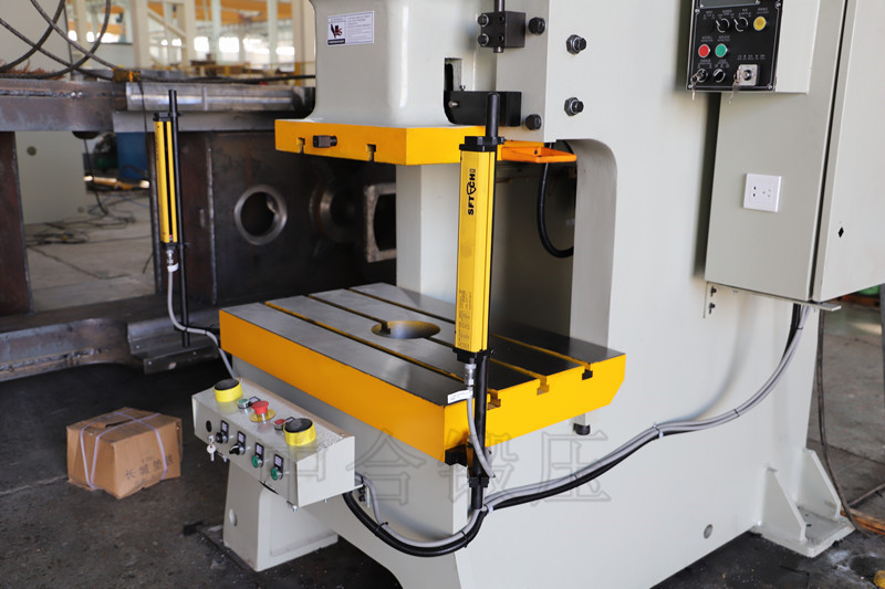 氣動沖床壓力機(圖3) 氣動沖床壓力機(圖3)