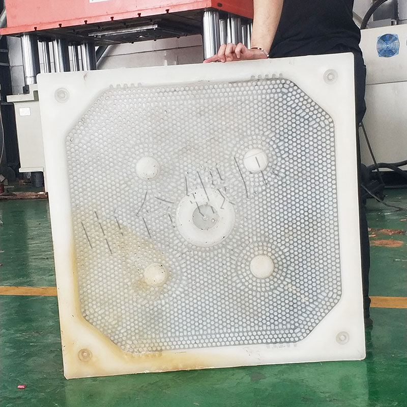 壓濾板/濾芯板生產(chǎn)流程工藝_1000噸四柱液壓機設(shè)備(圖1) 壓濾板/濾芯板生產(chǎn)流程工藝_1000噸四柱液壓機設(shè)備(圖1)