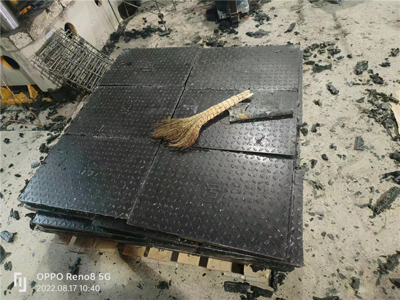 樹脂井蓋地磚生產(chǎn)設(shè)備_315噸油壓機(jī)_國標(biāo)液壓機(jī)(圖2) 樹脂井蓋地磚生產(chǎn)設(shè)備_315噸油壓機(jī)_國標(biāo)液壓機(jī)(圖2)