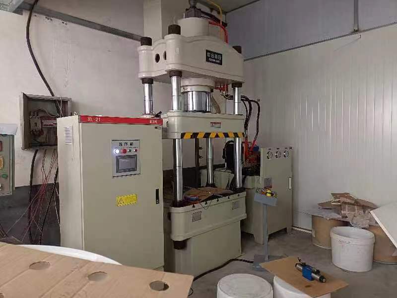 伺服液壓機(jī)_200噸四柱液壓機(jī)(圖3) 伺服液壓機(jī)_200噸四柱液壓機(jī)(圖3)