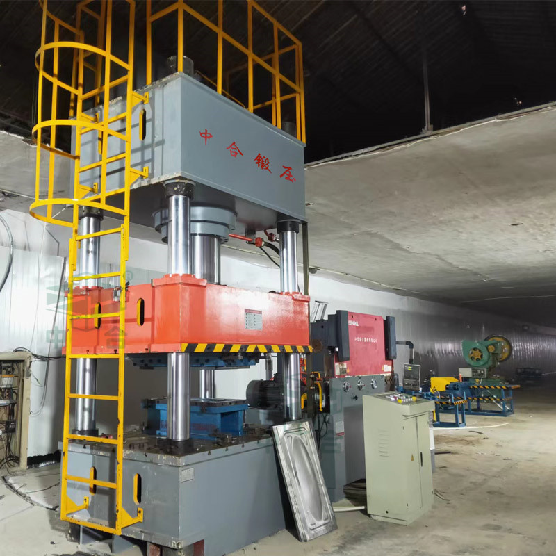 不銹鋼水箱板沖壓成型_630噸四柱液壓機(jī)(圖4) 不銹鋼水箱板沖壓成型_630噸四柱液壓機(jī)(圖4)