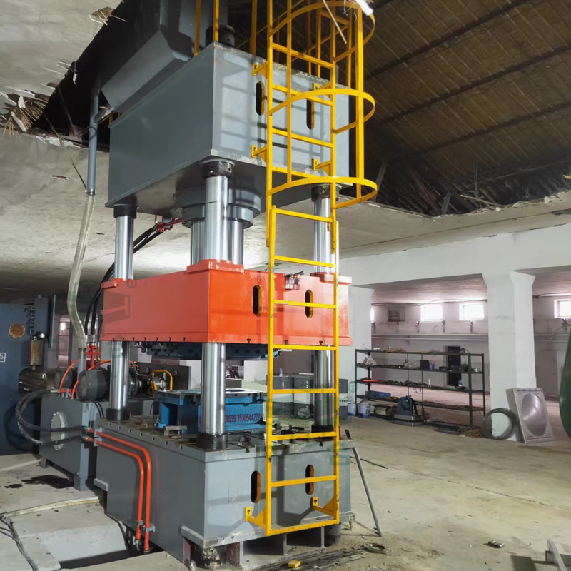 不銹鋼水箱板沖壓成型_630噸四柱液壓機(jī)(圖5) 不銹鋼水箱板沖壓成型_630噸四柱液壓機(jī)(圖5)