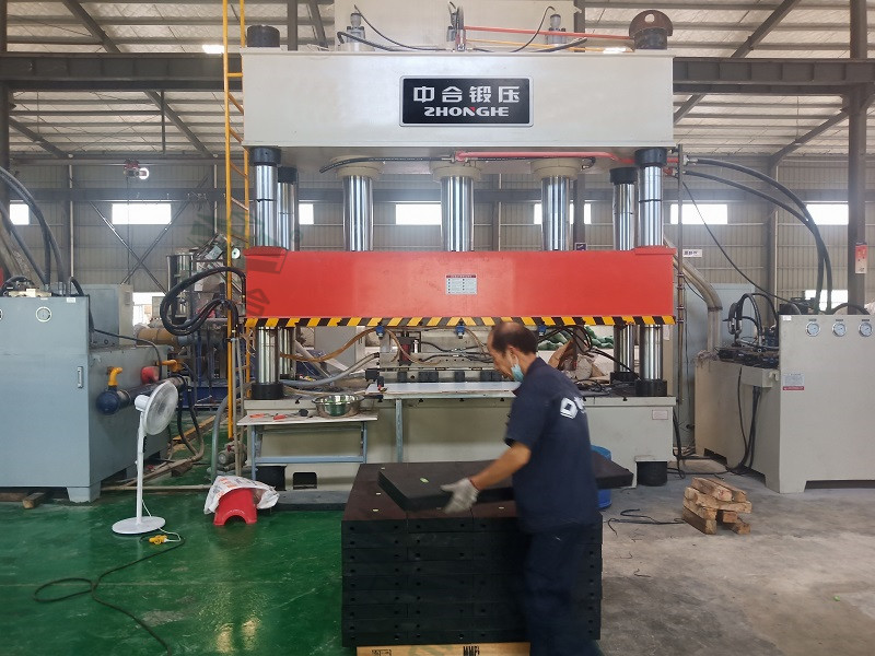 1000噸復(fù)合建筑模板成型液壓機(jī)_復(fù)合材料成型油壓機(jī)(圖3) 1000噸復(fù)合建筑模板成型液壓機(jī)_復(fù)合材料成型油壓機(jī)(圖3)