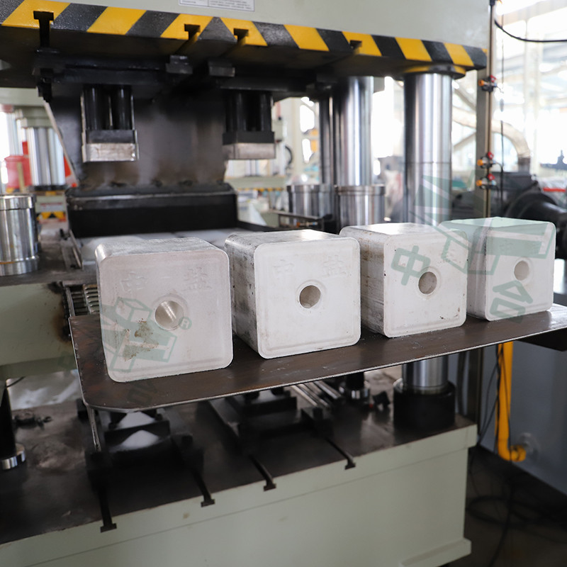 400噸鹽磚機(jī) 400噸鹽磚機(jī)