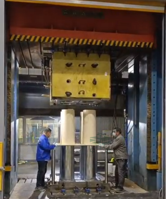 華夫筒/板模壓成型液壓機(jī)_SMC熱壓成型液壓機(jī)(圖4) 華夫筒/板模壓成型液壓機(jī)_SMC熱壓成型液壓機(jī)(圖4)