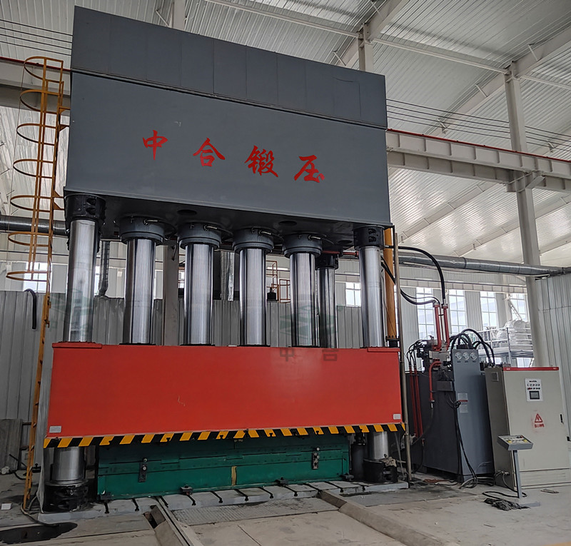 汽車(chē)覆蓋件成型設(shè)備_2500噸四柱液壓機(jī)(圖2) 汽車(chē)覆蓋件成型設(shè)備_2500噸四柱液壓機(jī)(圖2)