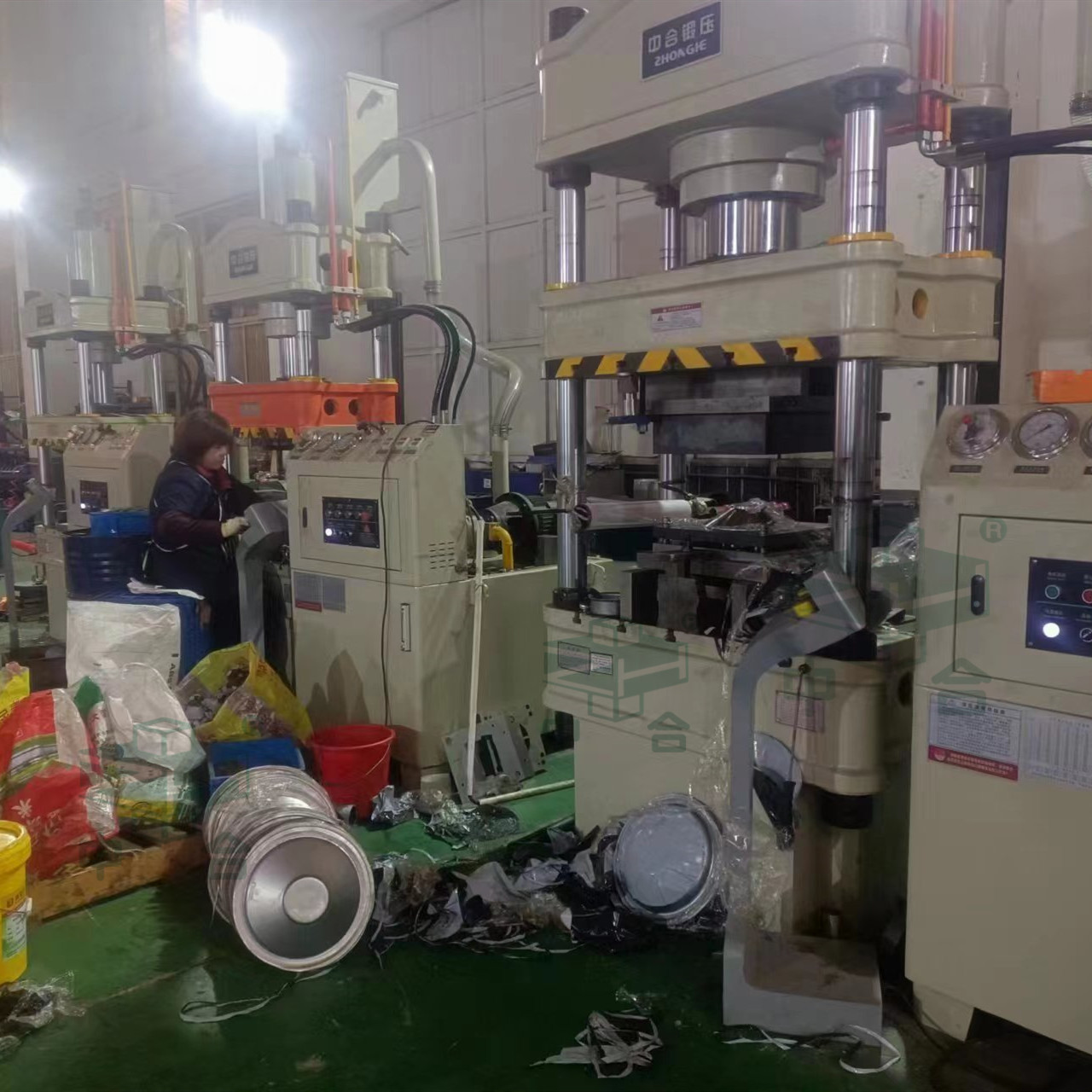 200噸汽車消音器成型液壓機(jī)_不銹鋼拉伸成型設(shè)備(圖1) 200噸汽車消音器成型液壓機(jī)_不銹鋼拉伸成型設(shè)備(圖1)