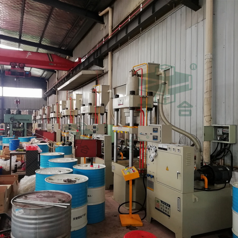 100噸鋁箔壓型液壓機(jī) 100噸鋁箔壓型液壓機(jī)