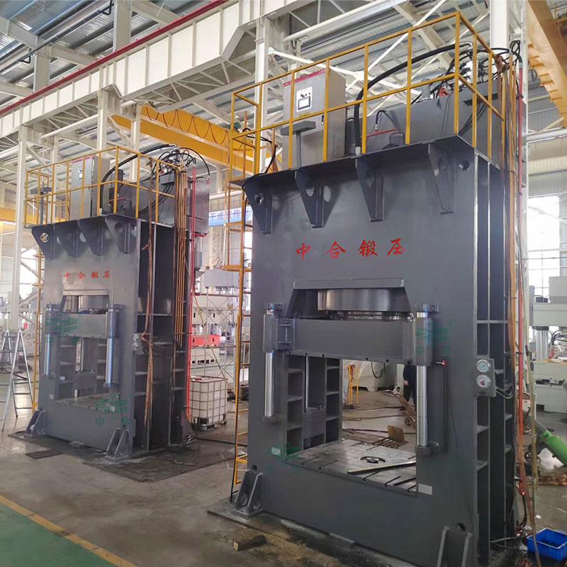 1800噸框架式液壓機(jī)車(chē)間調(diào)試 1800噸框架式液壓機(jī)車(chē)間調(diào)試