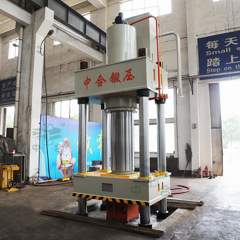 800噸四柱液壓機(jī) 800噸四柱液壓機(jī)