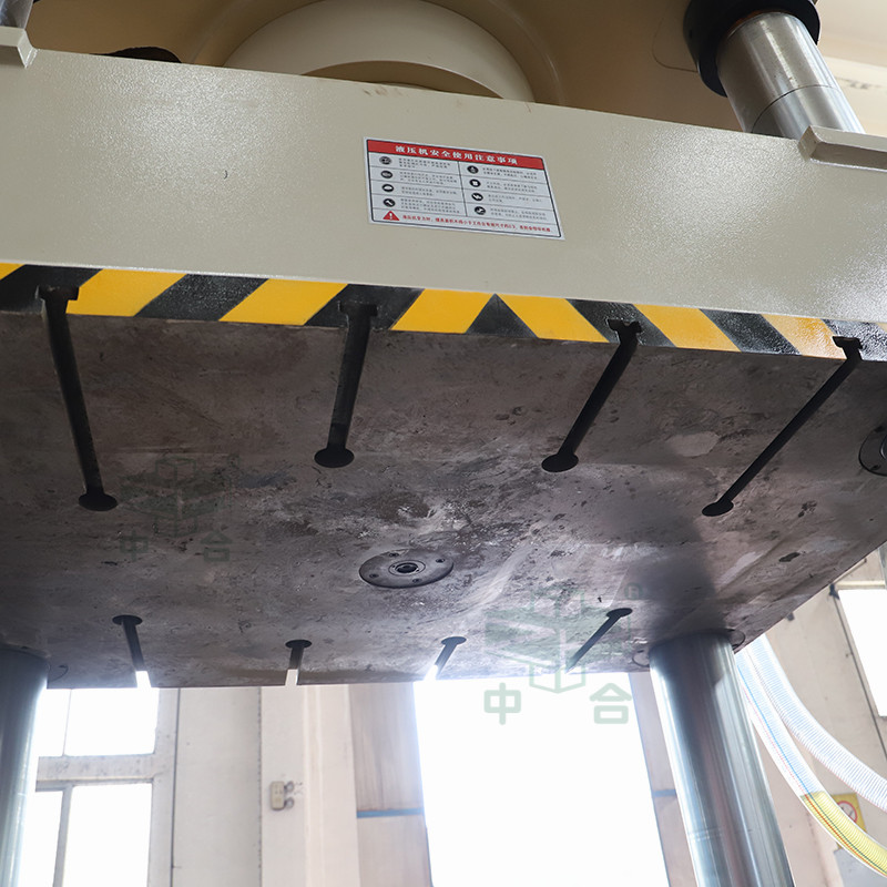 800噸四柱液壓機(jī) 800噸四柱液壓機(jī)