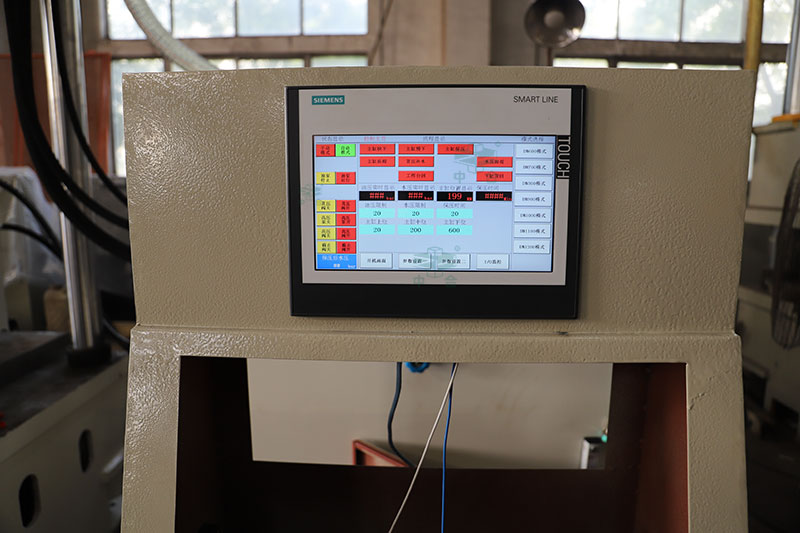 200噸液壓式打壓試驗機(jī)-四柱兩梁液壓機(jī)(圖4) 200噸液壓式打壓試驗機(jī)-四柱兩梁液壓機(jī)(圖4)