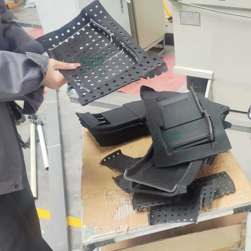 熱壓汽車內(nèi)飾件成型液壓機-315噸四柱液壓機 熱壓汽車內(nèi)飾件成型液壓機-315噸四柱液壓機