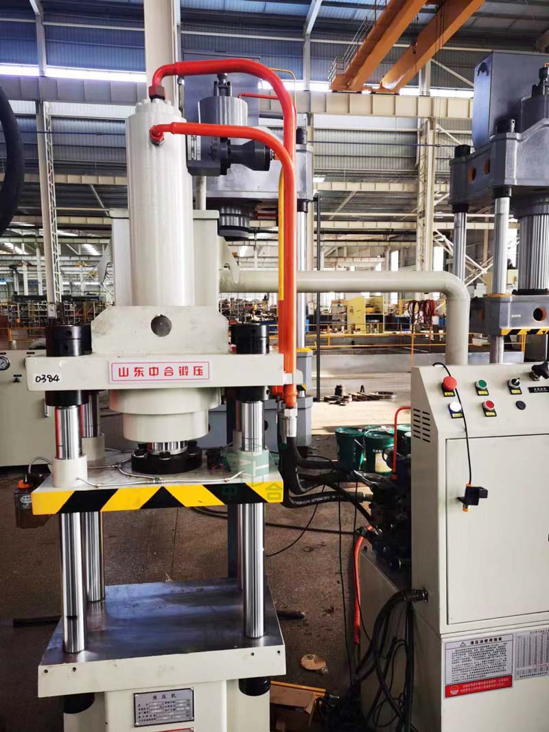 63噸三梁四柱液壓機(jī) 63噸三梁四柱液壓機(jī)