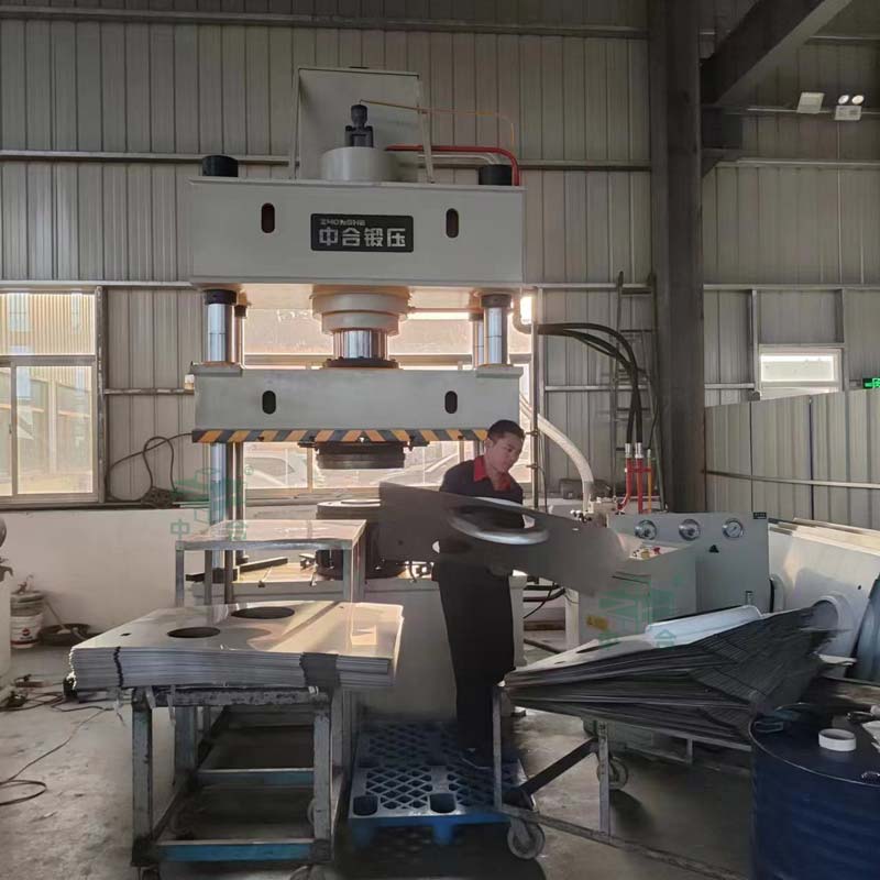 不銹鋼燃?xì)庠钆_液壓機(jī)-315噸四柱液壓機(jī)-薄板拉伸機(jī)(圖3) 不銹鋼燃?xì)庠钆_液壓機(jī)-315噸四柱液壓機(jī)-薄板拉伸機(jī)(圖3)