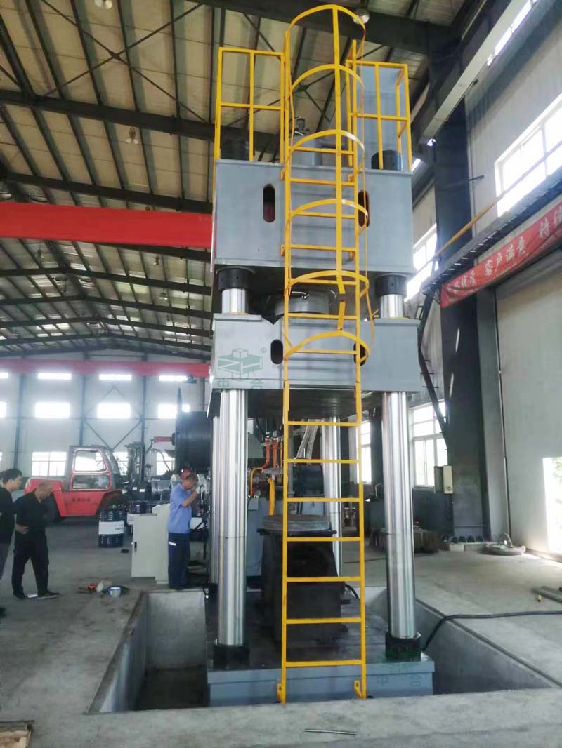 鋼管折彎設(shè)備-金屬冷壓成型型液壓機(jī)-1000噸四柱液壓機(jī)(圖4) 鋼管折彎設(shè)備-金屬冷壓成型型液壓機(jī)-1000噸四柱液壓機(jī)(圖4)