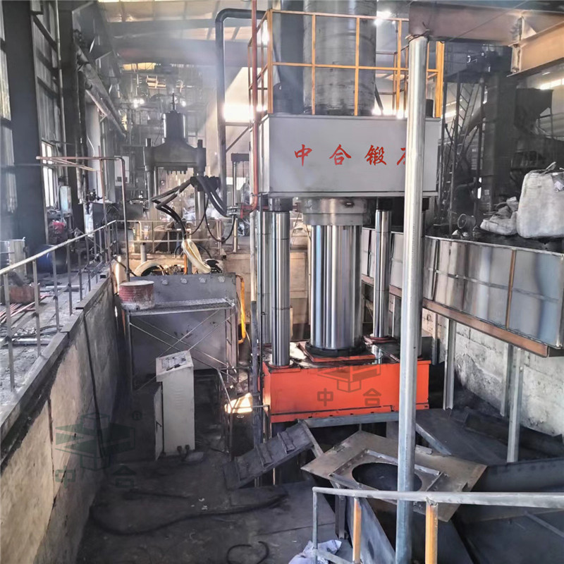 石墨坩堝液壓機(jī) 石墨坩堝液壓機(jī)