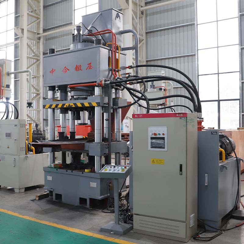 400噸石墨粉末壓塊液壓機(jī)車(chē)間試機(jī) 400噸石墨粉末壓塊液壓機(jī)車(chē)間試機(jī)