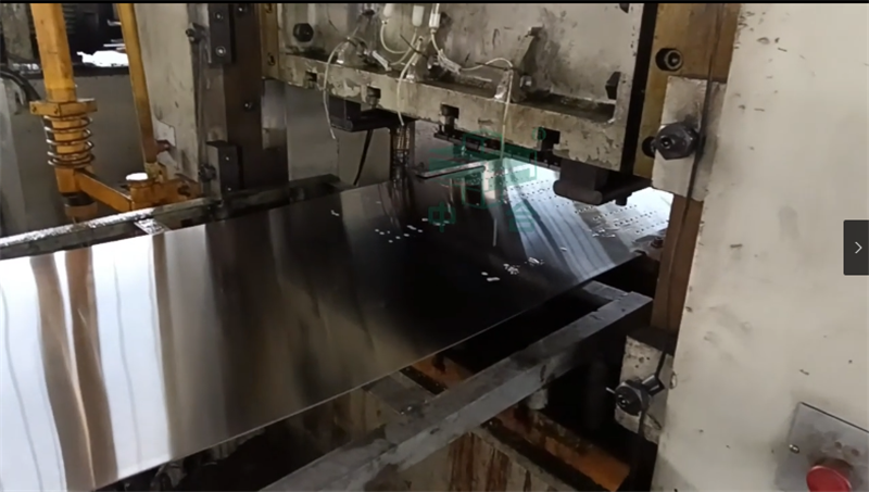 630噸地溝蓋板成型液壓機-不銹鋼地溝蓋板生產(chǎn)線(圖3) 630噸地溝蓋板成型液壓機-不銹鋼地溝蓋板生產(chǎn)線(圖3)