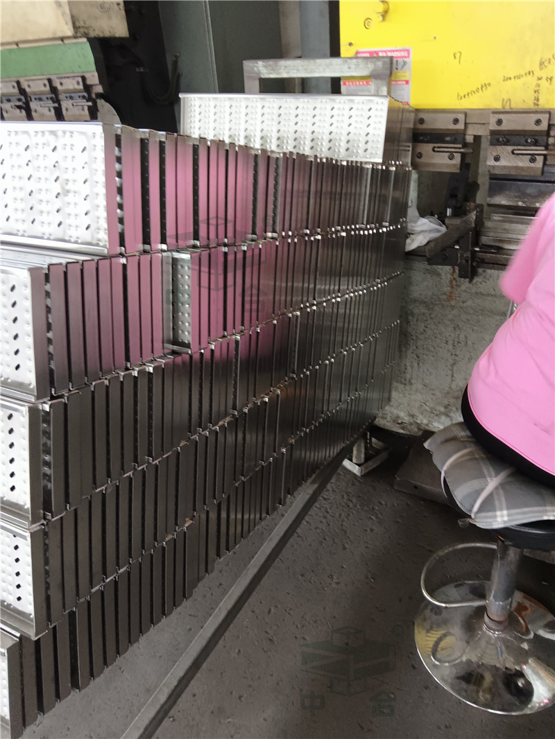 630噸地溝蓋板成型液壓機-不銹鋼地溝蓋板生產(chǎn)線(圖6) 630噸地溝蓋板成型液壓機-不銹鋼地溝蓋板生產(chǎn)線(圖6)