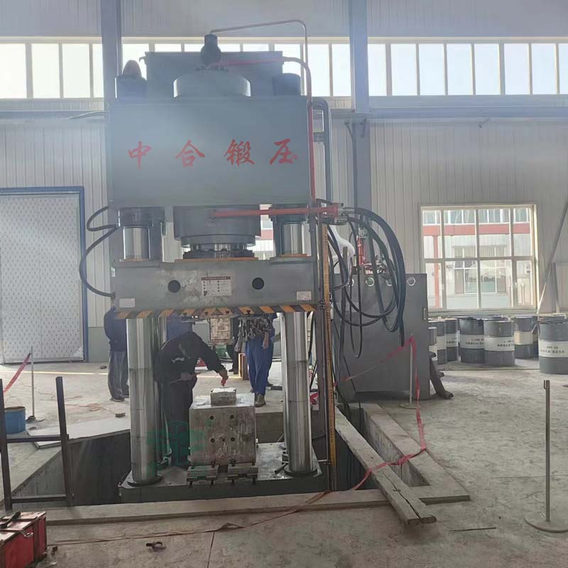 800噸石墨匣缽成型液壓機(jī) 800噸石墨匣缽成型液壓機(jī)