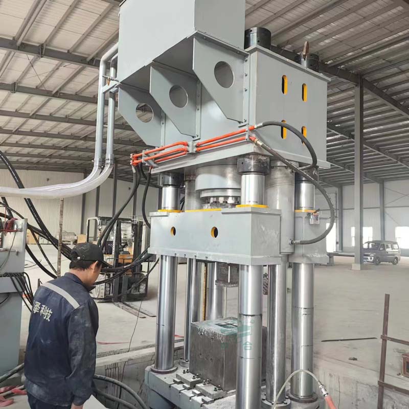 800噸石墨匣缽成型液壓機(jī) 800噸石墨匣缽成型液壓機(jī)