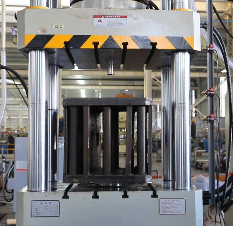 315噸四柱液壓機(jī)打料缸 315噸四柱液壓機(jī)打料缸