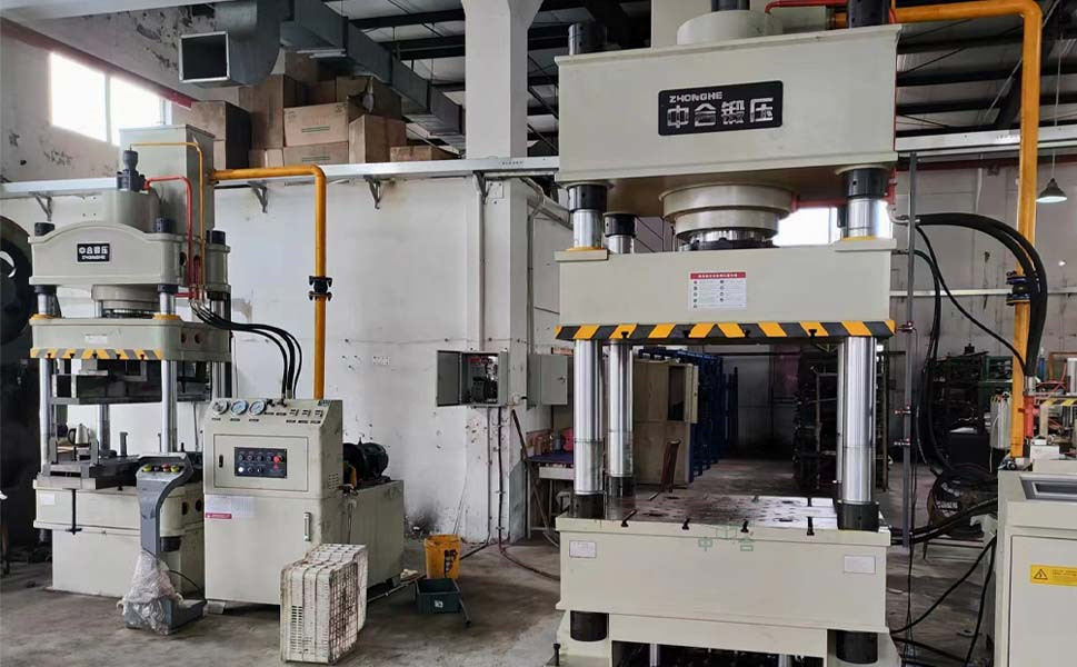 200噸金屬冷壓折彎液壓機(jī) 200噸金屬冷壓折彎液壓機(jī)