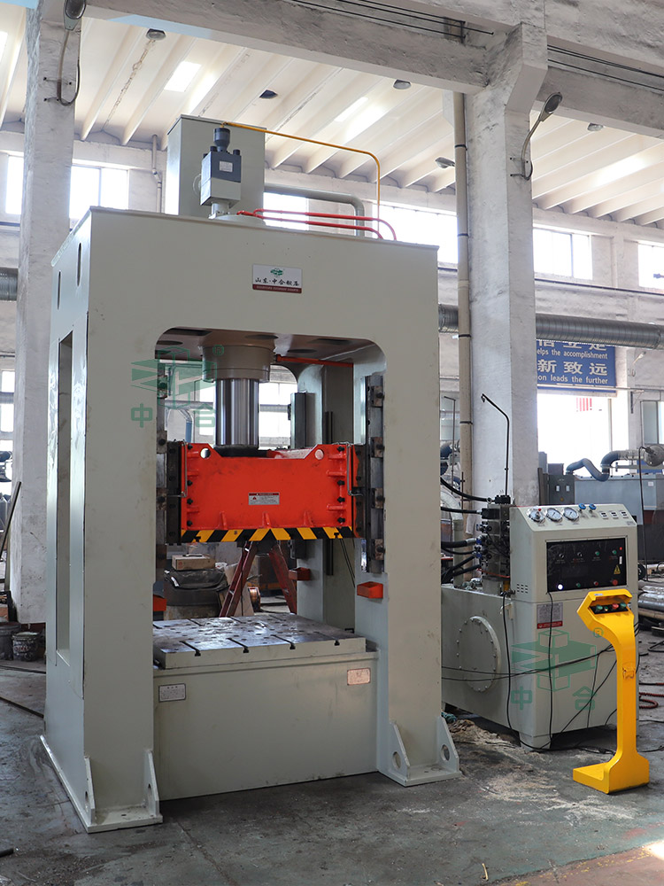 200噸框架式油壓機(jī) 200噸框架式油壓機(jī)