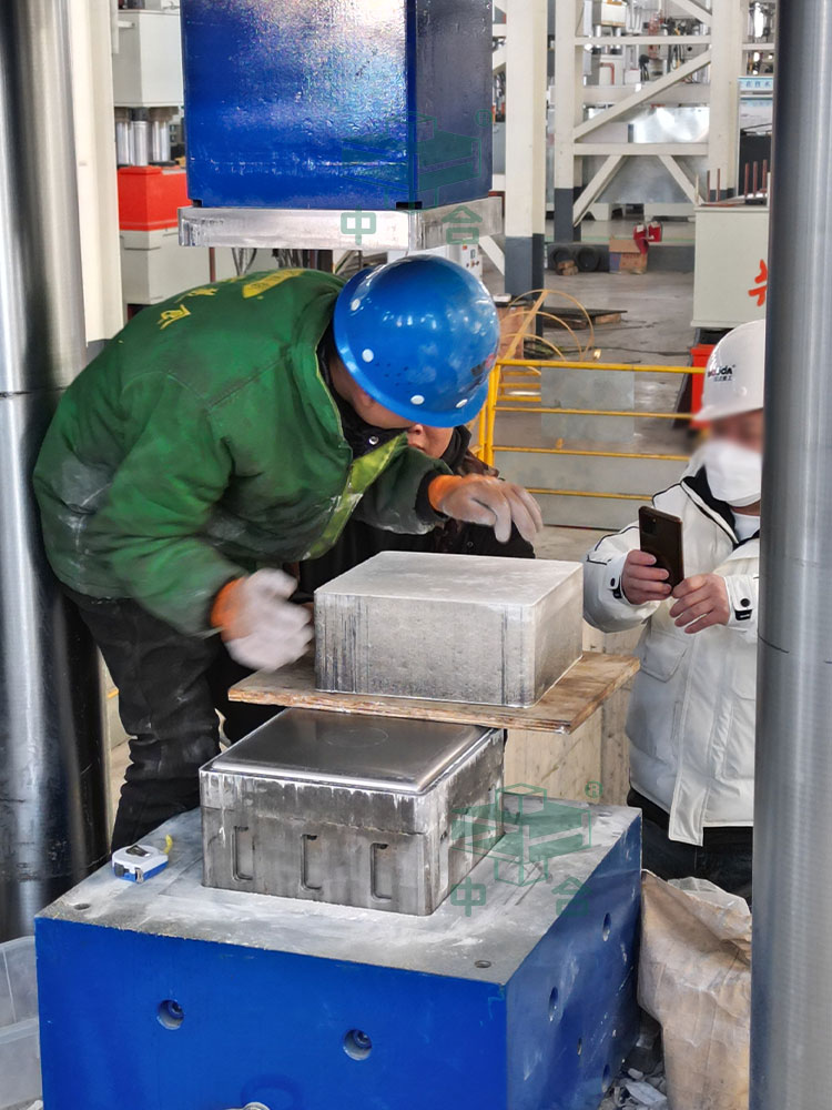 莫來(lái)石匣缽試壓成型 莫來(lái)石匣缽試壓成型